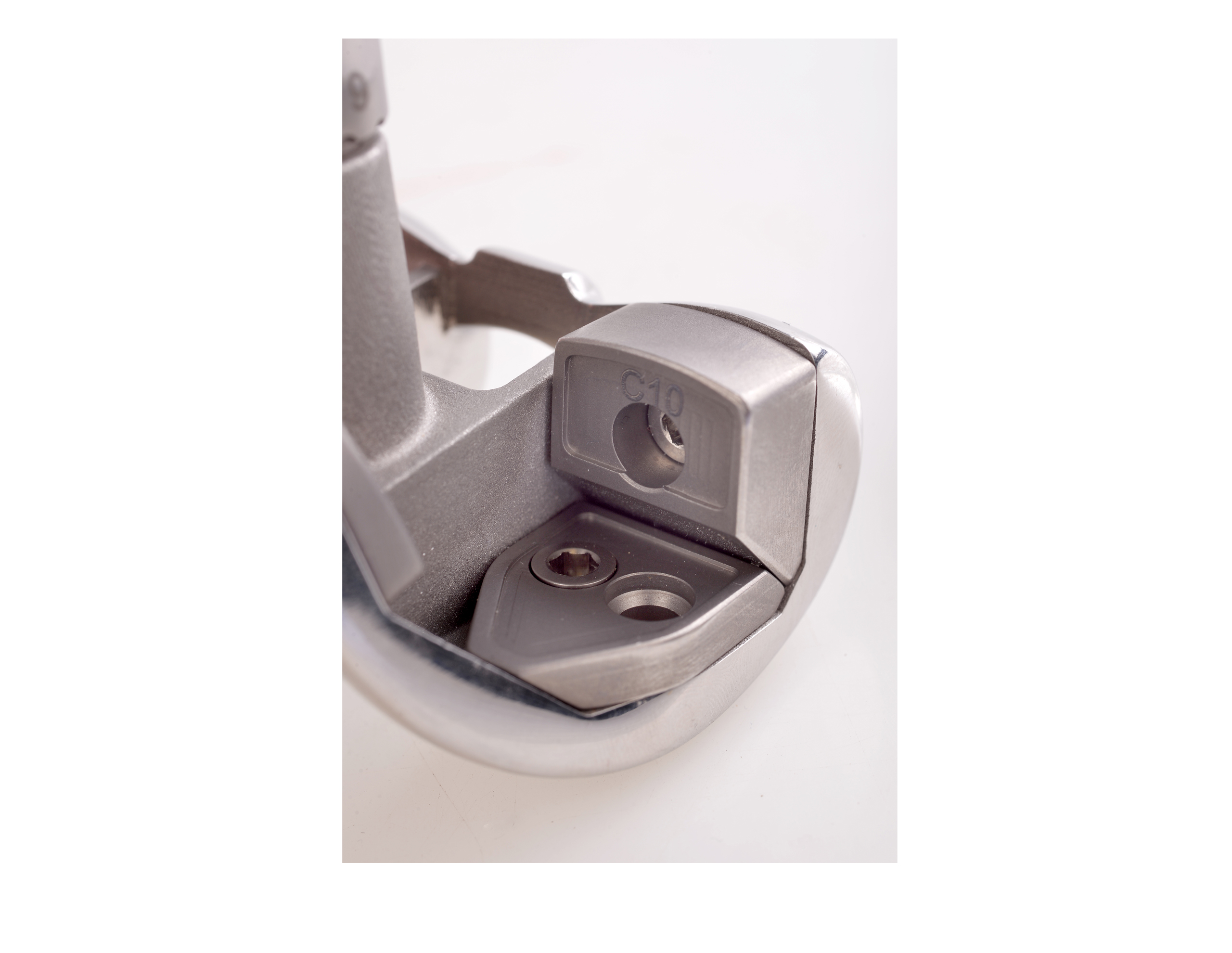 Swing CC revision knee prosthesis - Image 4